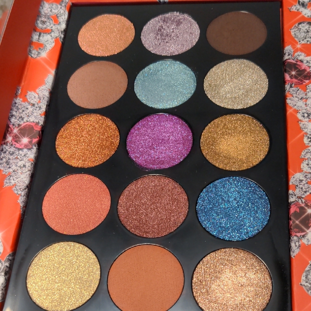 Pat McGrath Labs Luminous Legends: Mega Eye Shadow Palette - Picture 8 of 10